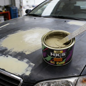 Stucco NC 1K a Rapida Asciugatura e Basso Contenuto di Polvere per Carrozzeria, Officine di Verniciatura e Progetti Fai-da-Te - Product Image 1