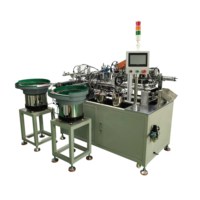 Machine à insérer des autocollants à crochet