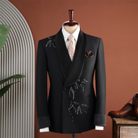 Blazer noir croisé en satin à revers châle, broderie blanche motif bambou, coupe ajustée, pour costumes de mariage formels pour hommes