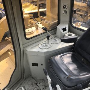 Tracteur sur chenilles CAT D7H d'occasion bien entretenu avec moteur et système hydraulique complet, garantie 1 an - Stable et durable - Product Image 3