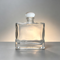 Bouteille en verre carrée de 250 ml à ouverture plate avec col vissé en option pour spiritueux, diffuseur d'arômes, vente en gros, personnalisable