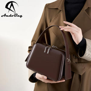 Sac à main AndoBag en cuir véritable, nouvelle mode, pour femmes, sac bandoulière, sac carré petit format pour usage quotidien, 2950 - Product Image 1