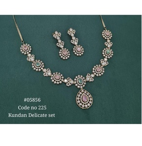 Ensemble de collier Kundan finition Mehendi 05856 avec boucles d'oreilles assorties pour femmes, bijoux pour occasions festives et mariages - Product Image 3