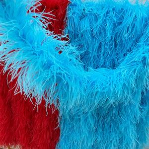 Vente en gros <span class=keywords><strong>plume</strong></span> d'autruche <span class=keywords><strong>pas</strong></span> chère 4 plis teints plumes <span class=keywords><strong>boa</strong></span> de mode de couleurs différentes pour tissu vêtements décoration design - Product Image 1
