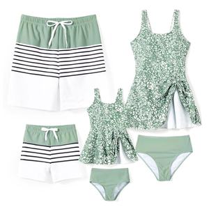 ชุดบิกินี่ลายดอกไม้แบบสั่งทำพิเศษสำหรับครอบครัว ชุดแทนกินี่สีสันตัดกัน กางเกงว่ายน้ำ 6 ชิ้น ชุดชายหาดสำหรับทั้งครอบครัว - Product Image 1