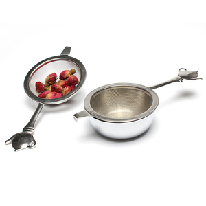 Filtro per Caffè in Acciaio Inox a Maglia Fine, Infusore per Tè a Forma di Teiera <span class=keywords><strong>con</strong></span> Manico, Regalo Speciale <span class=keywords><strong>con</strong></span> Vassoio Raccogligocce - Product Image 1