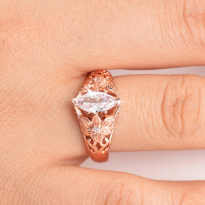 Anello Floreale per Donne con Accento di Cristallo Marquise, Tono Rosa, Elegante Accessorio Moda per Feste - Product Image 3