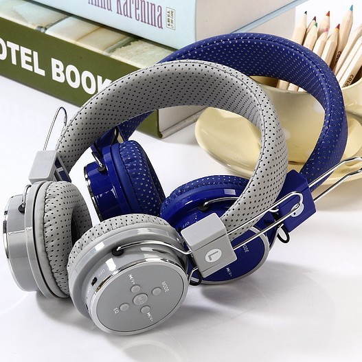 Cross-border B05 Heavy Bass Over-ear Headphones for Stereo Wireless Bluetooth TF Card Mobile Phone Computer Gaming Tournaments