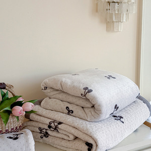 Parure de lit quatre pièces Waxy Ji Automne Hiver, style simple et frais, motif cœur de fille, en <span class=keywords><strong>velours</strong></span> chaud rembourré avec teinture réactive - Product Image 4