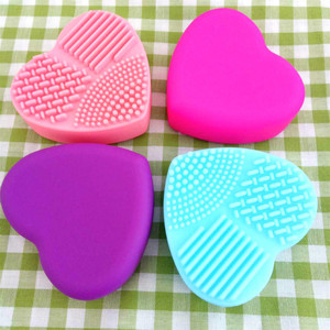 Almohadilla de limpieza de silicona con forma de corazón colorida con ventosa, cepillo de maquillaje suave, herramienta de limpieza, limpiador de herramientas de maquillaje - Product Image 2
