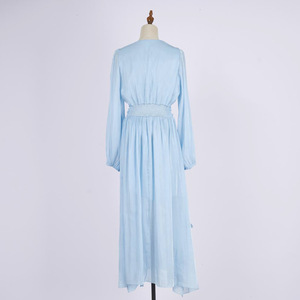Vestido Nuevo y Moderno con Cuello en V, Plisado, de Manga Larga, con Adorno de <span class=keywords><strong>Hongo</strong></span> Negro y Falda Larga Entallada que Estiliza la Figura - Product Image 2