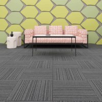 Dalles de moquette en polypropylène pour usage commercial et domestique, à faible poils, amortissantes, insonorisantes, résistantes aux taches, respectueuses de l'environnement, non tissées