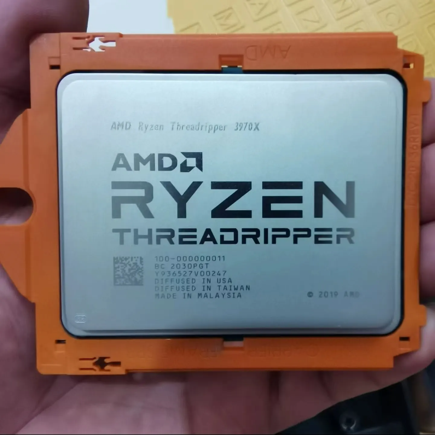 กล่องเดิมใหม่ Ryzen threadripper 3970X 32คอร์64เธรดซีพียูสำหรับคอมพิวเตอร์เดสก์ท็อป