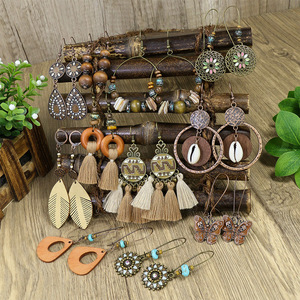 Boucles d'oreilles pendantes en bois avec pompon style bohème, plaqué bronze antique, pour femme, bijoux de mode pour soirée - Product Image 1