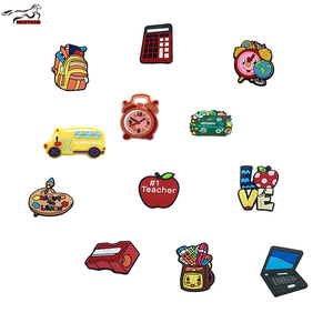 Mustang nueva llegada al por mayor PVC personalizado escuela maestro estudiante PVC suave goma <span class=keywords><strong>zuecos</strong></span> encanto hebilla accesorios Decoración - Product Image 6