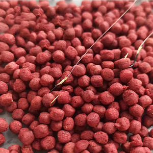 Cebo granular Jugong Master rojo de partículas grandes para la pesca de carpas en estanques y lagos. - Product Image 1