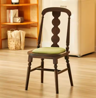 Chaise de salle à manger vintage française de style médiéval en bois massif avec système à tenons et mortaises, pour usage domestique, loisirs, style américain et méditerranéen