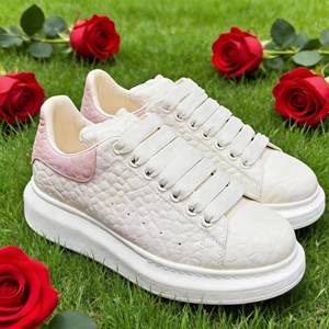 Chaussures de marche sportives de créateur, dessus en cuir de vachette de haute qualité, semelle intermédiaire en PVC, marque luxueuse et tendance pour femmes et hommes - Product Image 1