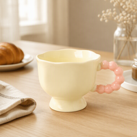 Tasse à café en céramique à pied haut, cadeau d'anniversaire pour couple, fille, tasse à thé avec anse perlée rose pour la maison, la cuisine, le café