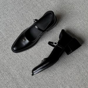 Bailarinas de estilo inglés con punta cerrada y boca poco profunda para mujer, retro, tacón grueso, hebilla única, cuero genuino, impermeables, ligeras - Product Image 1