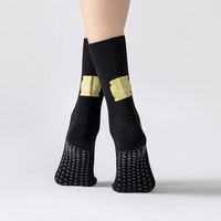 Ventes d'usine - Chaussettes de Pilates en coton respirant avec étiquette tissée pour femmes, vente en gros