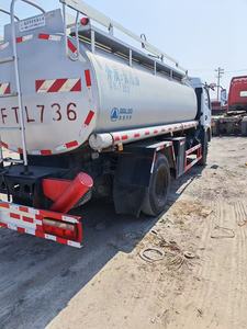 Camion-citerne à huile 4x2 de 9 m³ en acier au carbone pour le transport de pétrole à vendre à prix abordable - Product Image 4
