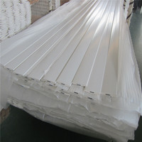 Composants de volet horizontal en PVC durables et modernes, avec lames, montants, rail supérieur et charnières, aspect bois, écologiques, faciles à nettoyer, pour hôpital
