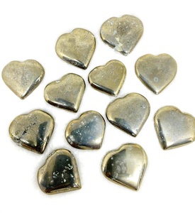 Venta al por mayor, pirita curativa, corazones hinchados, cristal Natural pulido para la abundancia, amor, energía, pieza de decoración dorada brillante - Product Image 1