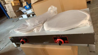 Crêpière à gaz/électrique à double tête simple Crêpière automatique Crêpières avec épandeur en bois