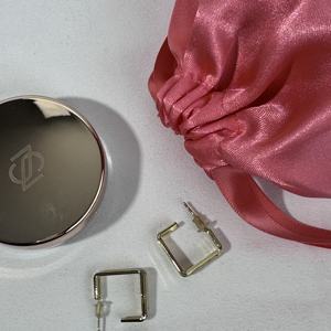 Sacs à cordon en satin de luxe avec logo personnalisé et impression sérigraphique pour perruques et cheveux, emballage cadeau promotionnel - Product Image 3