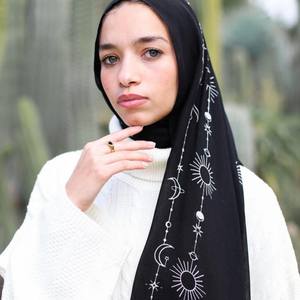 2025 Personnalisé Élégant Floral Respirant Quatre Saisons Bandeaux Modal Hijab Conception Croissant Soleil Classique Foulards Châles Arabe - Product Image 5