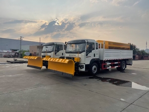 Nouveau camion balayeuse multifonctionnel Dongfeng équipé d'une balayeuse à neige et d'un charrue à neige pour le nettoyage des rues et le déneigement hivernal - Product Image 6