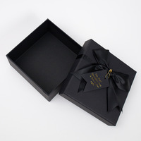 Boîte cadeau carrée de fabricant en gros, style tiroir, avec couvercle ciel-terre et design à motif ceinture, doublure en éponge