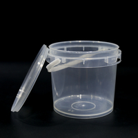 Seau en plastique transparent blanc avec poignée en plastique