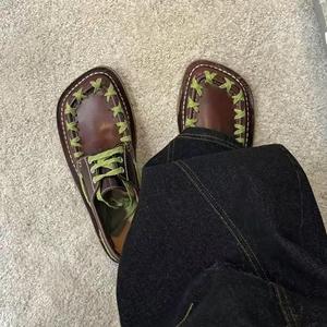 Chaussures plates pour femmes en cuir végétalien de haute qualité, style Derby, à bout carré, décontractées, rétro, britanniques, fabriquées sur mesure - Product Image 4