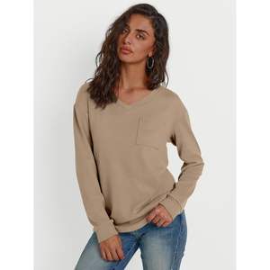 Trendy Queen Womens Camisas casuales de manga larga con cuello en V y bolsillo Otoño Moda Tops al aire libre - Product Image 1