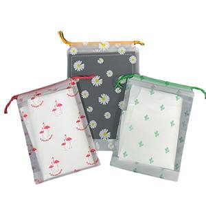 Sac à cordon en forme d'ours en peluche givré au design simple, avec emballage anti-poussière, sac de rangement transparent, sac de voyage pour chaussures - Product Image 5