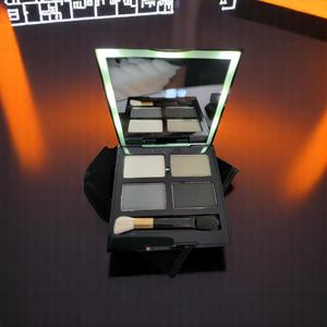 Palette de fards à paupières avec lumière LED - Product Image 4