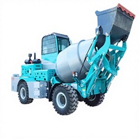 Camion malaxeur à béton urbain économique et léger, style tricycle, prix compétitif pour les routes étroites, avec pompe centrale et engrenage de roulement