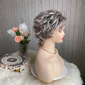 Peluca de <span class=keywords><strong>pelo</strong></span> sintético LIWANGLONG para <span class=keywords><strong>mujer</strong></span>, corta, plateada, <span class=keywords><strong>gris</strong></span>, marrón, en capas, sedosa, recta, ondulada, resistente al calor, <span class=keywords><strong>pelo</strong></span> natural, peluca de Cosplay - Product Image 4