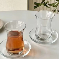 Ensemble de tasses et d'assiettes en verre résistant à la chaleur noir avec un design simple de style européen pour le thé et le café de l'après-midi