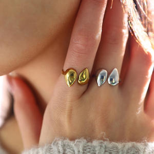 Bague en acier inoxydable durable avec texture de lave plaquée or 18 carats, bague ouverte réglable pour femmes, bijoux de luxe hypoallergéniques, cadeau - Product Image 5