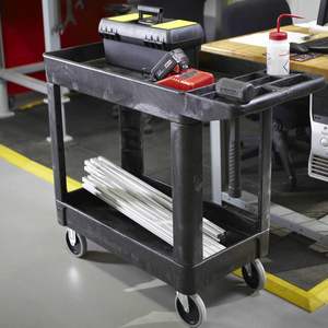 รถเข็นอเนกประสงค์พลาสติกแบบหนา  พร้อมชั้นวางของลึก  รับน้ำหนักได้ 500 ปอนด์  2 ชั้น สำหรับคลังสินค้า โรงรถ ทำความสะอาด - Product Image 6