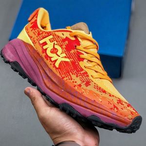 รองเท้าวิ่ง HOKAS รุ่นปี 2025 สำหรับกิจกรรมกลางแจ้ง แบบ unisex พร้อมแผ่นรองรับแรงกระแทกจากคาร์บอนไฟเบอร์ เหมาะสำหรับวิ่งระยะไกล รองเท้าลำลองสำหรับฤดูหนาว - Product Image 2