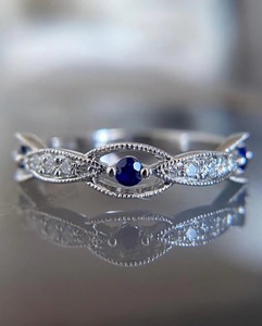 Bague de fiançailles en moissanite écologique, argent sterling 925, coupe brillante, aspect diamant, bijoux disponibles à la vente - Product Image 1