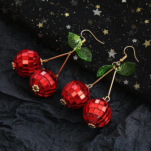 Cerises rouges et feuille verte 70s Red <span class=keywords><strong>Groovy</strong></span> 3D Discoball boucles d'oreilles pour femmes fille nouvel an miroir Disco Ball Cherry boucles d'oreilles goutte - Product Image 4