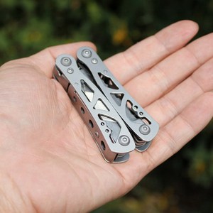 Pince multifonction 72x33x13mm 13 fonctions en acier inoxydable, outil de survie en plein air - Product Image 2