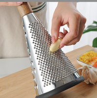 Hoge Kwaliteit Antislip Rvs 3 Side Fruit Groente Chopper Professionele Doos Rasp Kaas Shredder Met Houten Handvat