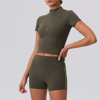 Ensemble de vêtements de sport pour femmes, haut court à manches courtes et col montant, et short moulant taille haute