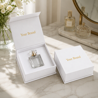 Boîte cadeau rigide en carton blanc personnalisée avec couvercle à rabat et insert en papier laminé UV pour l'emballage de parfums et de cosmétiques